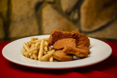 Nuggets de Pollo con Papas Fritas